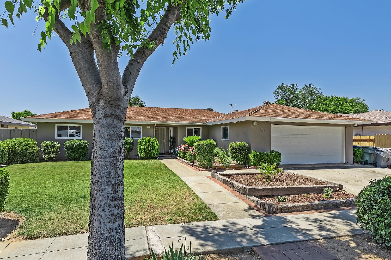 521 E Escalon Ave, Fresno, CA 93711