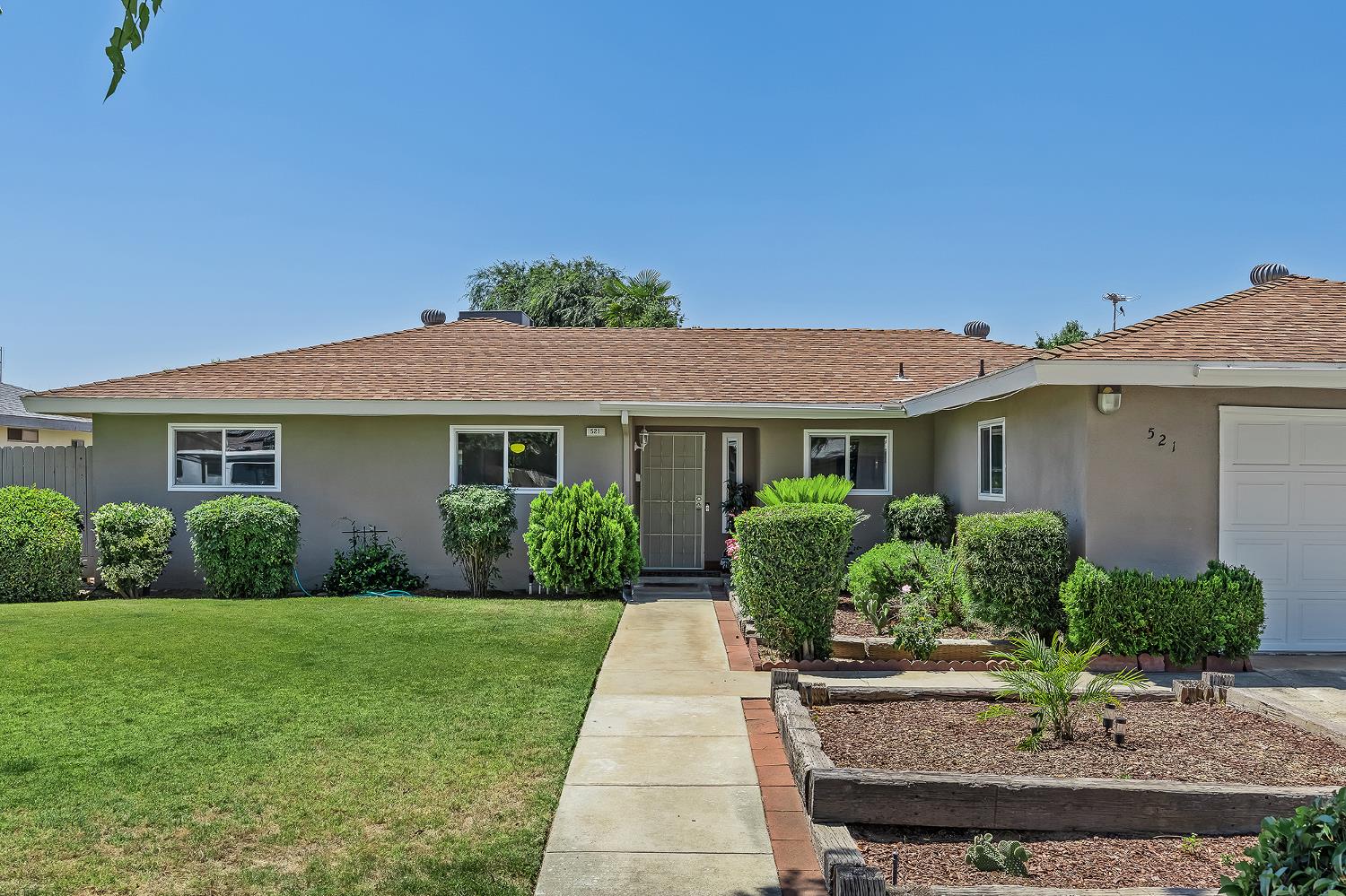 521 E Escalon Ave, Fresno, CA 93711