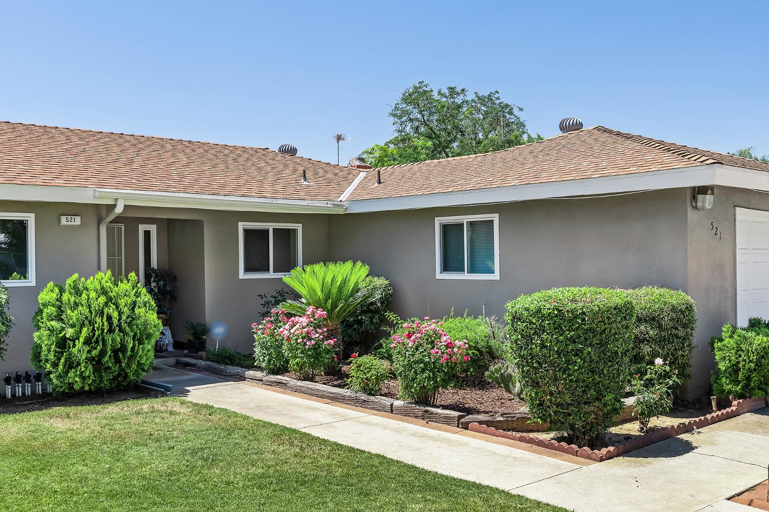 521 E Escalon Ave, Fresno, CA 93711