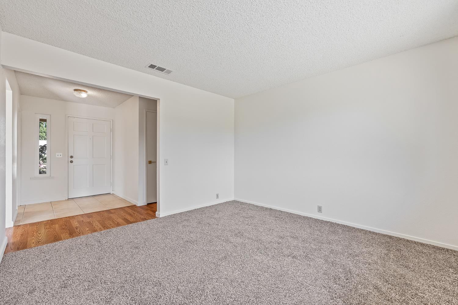 521 E Escalon Ave, Fresno, CA 93711