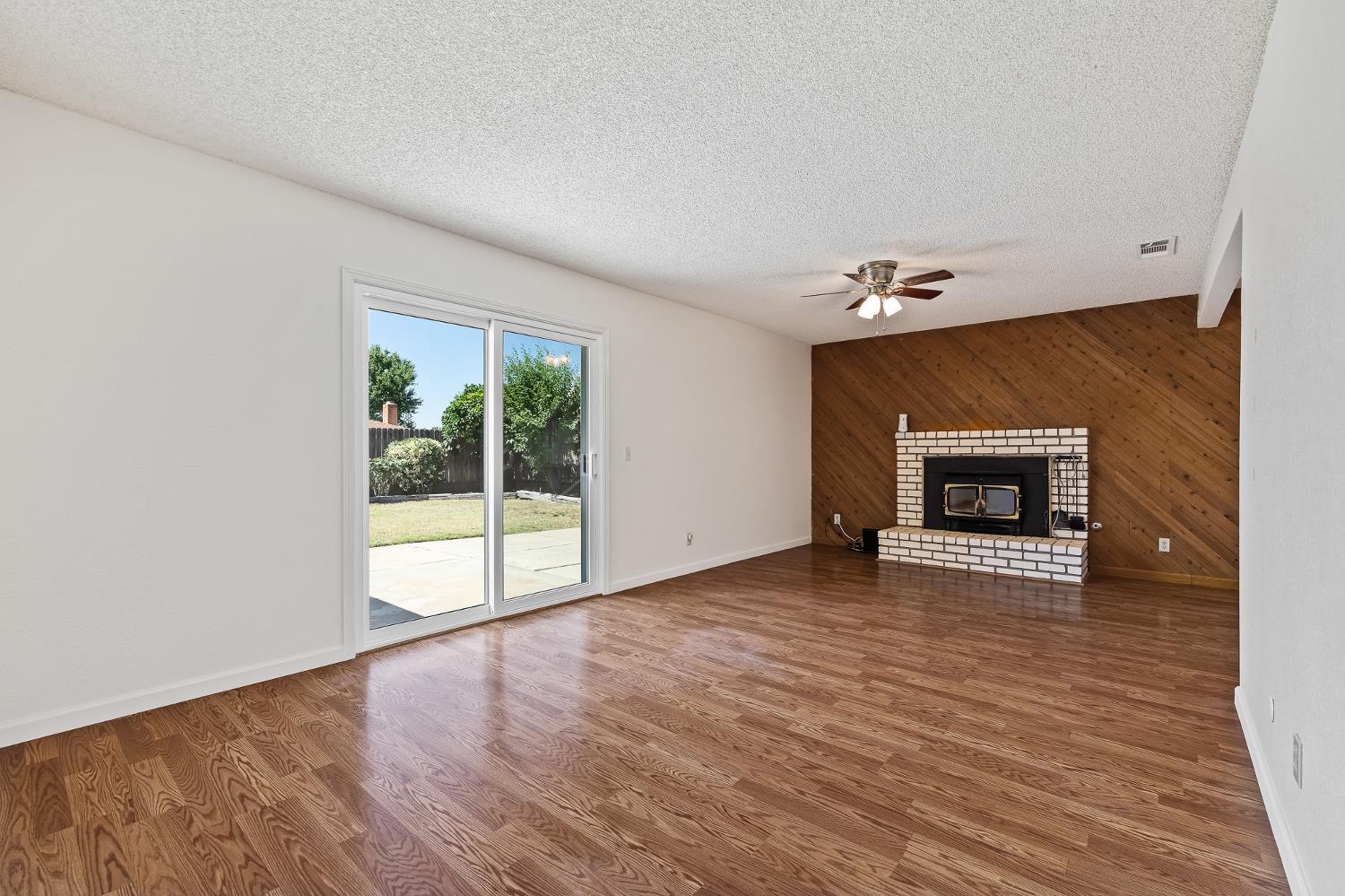 521 E Escalon Ave, Fresno, CA 93711