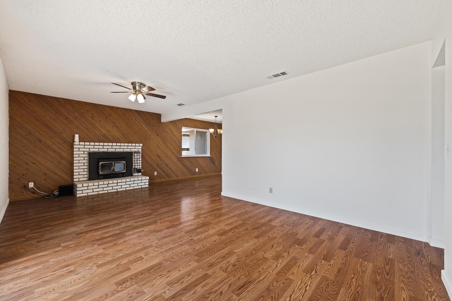 521 E Escalon Ave, Fresno, CA 93711