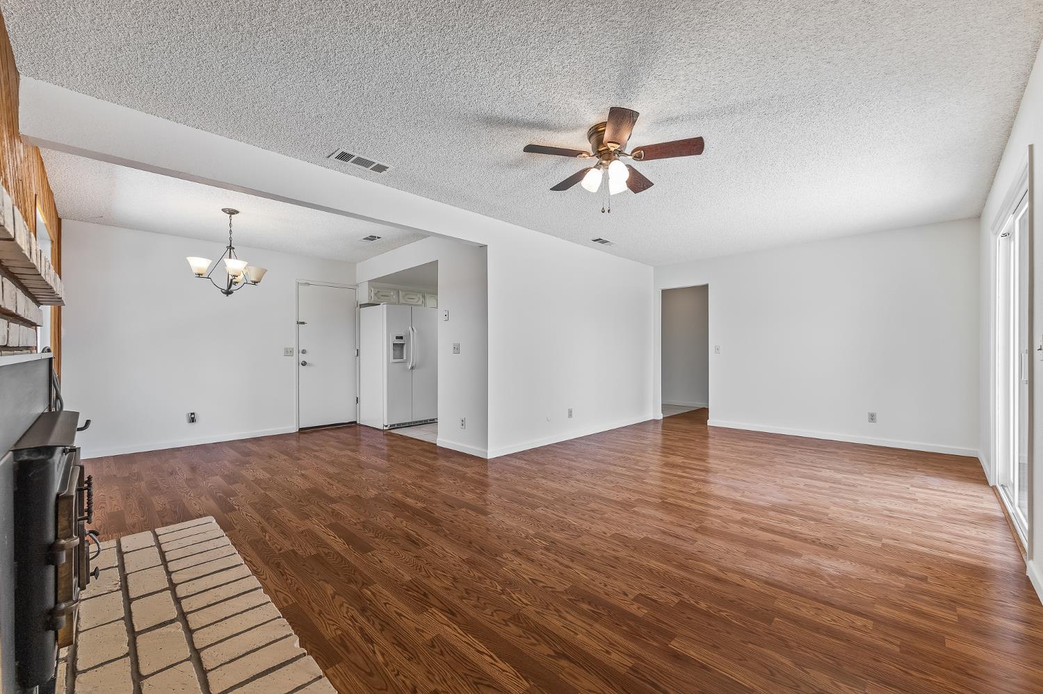 521 E Escalon Ave, Fresno, CA 93711