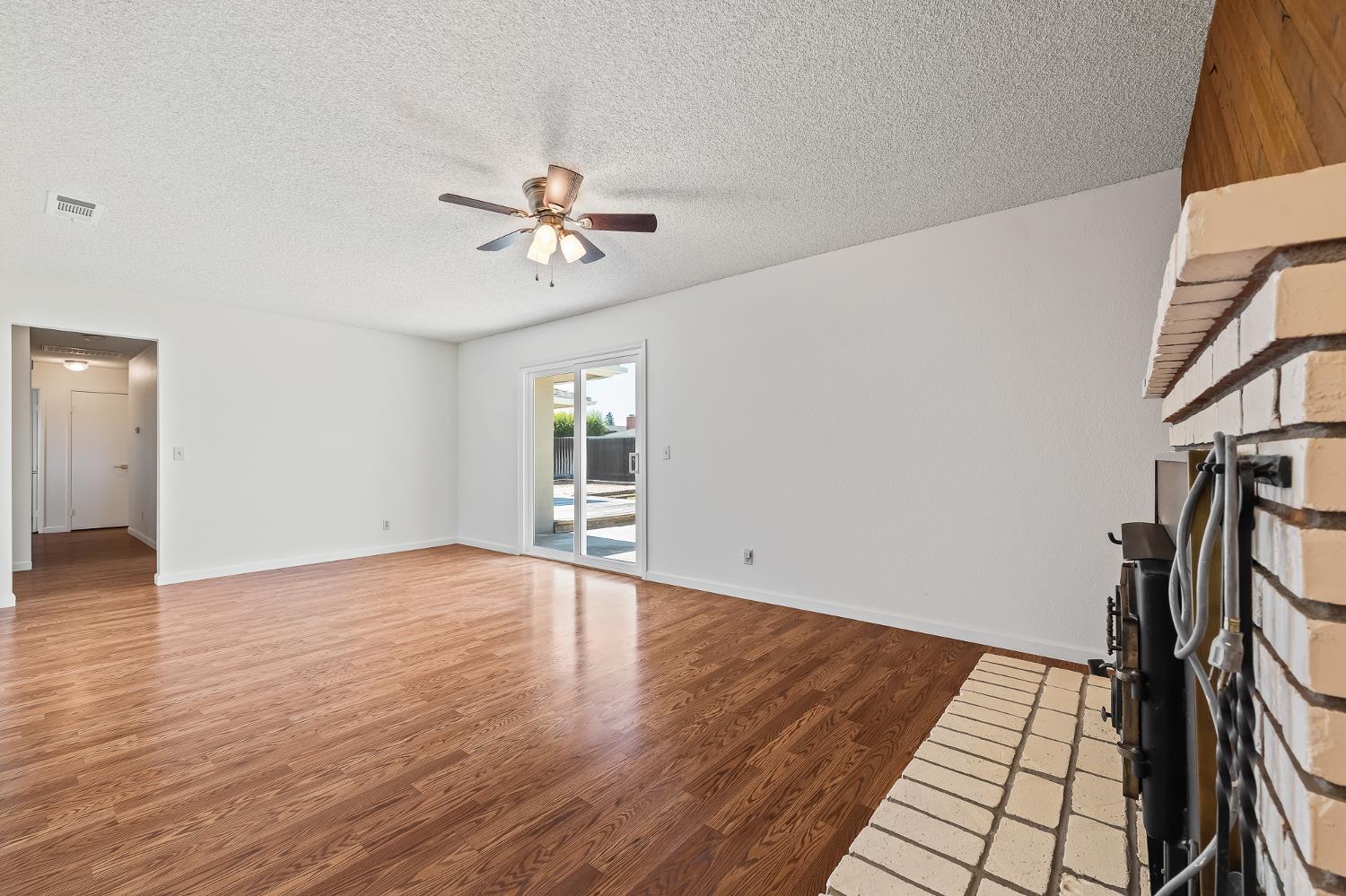 521 E Escalon Ave, Fresno, CA 93711
