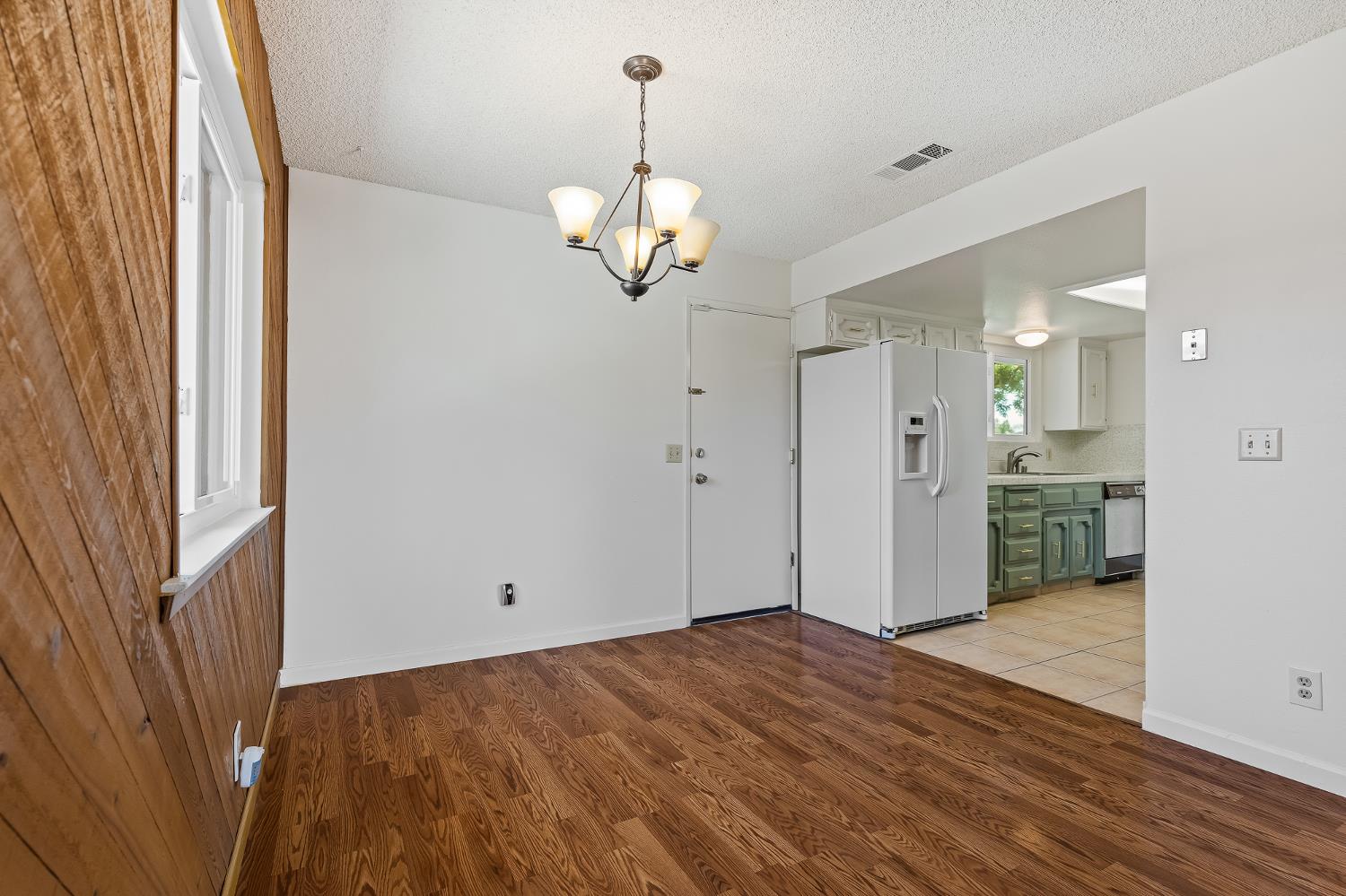 521 E Escalon Ave, Fresno, CA 93711