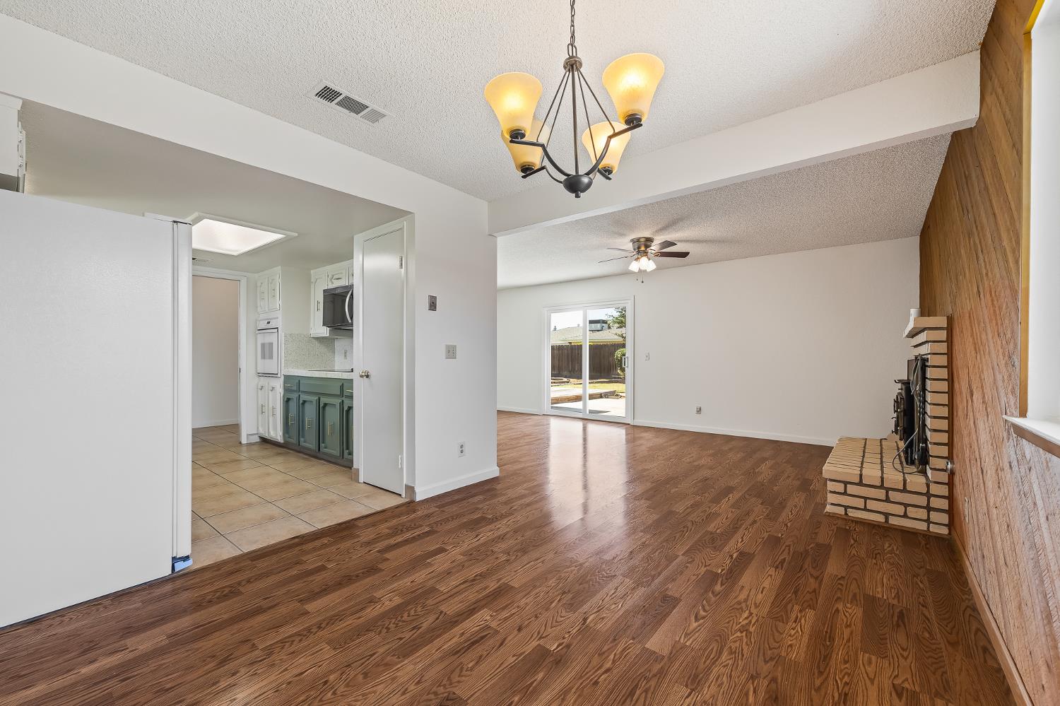 521 E Escalon Ave, Fresno, CA 93711
