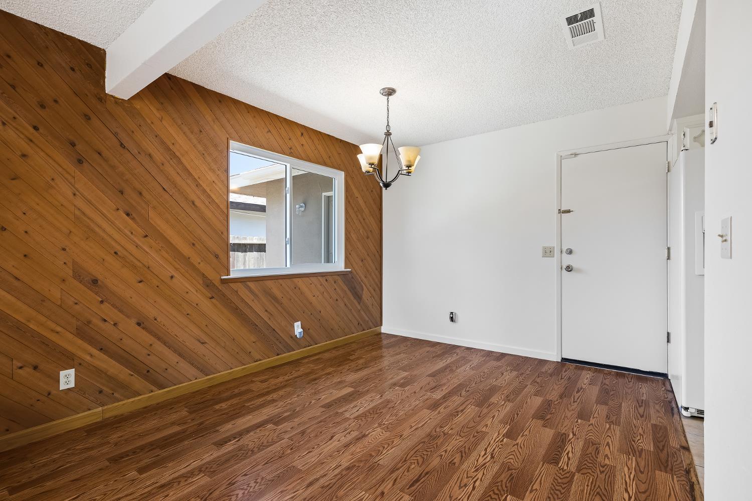 521 E Escalon Ave, Fresno, CA 93711