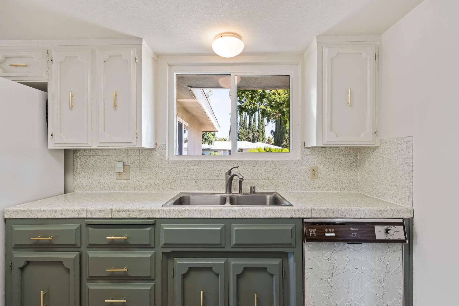 521 E Escalon Ave, Fresno, CA 93711