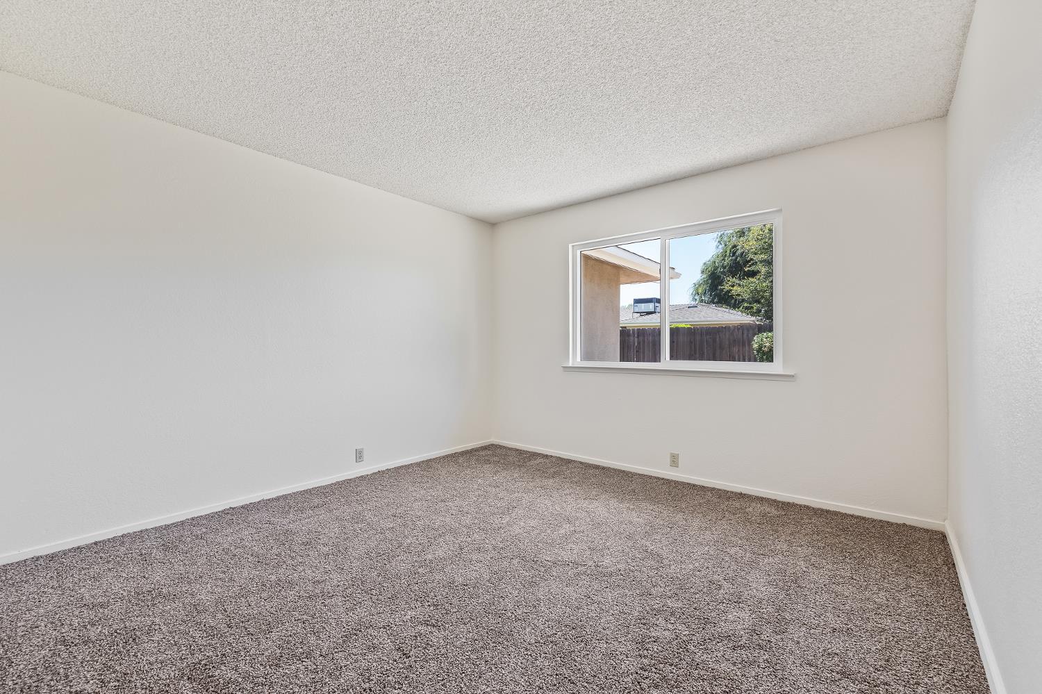 521 E Escalon Ave, Fresno, CA 93711