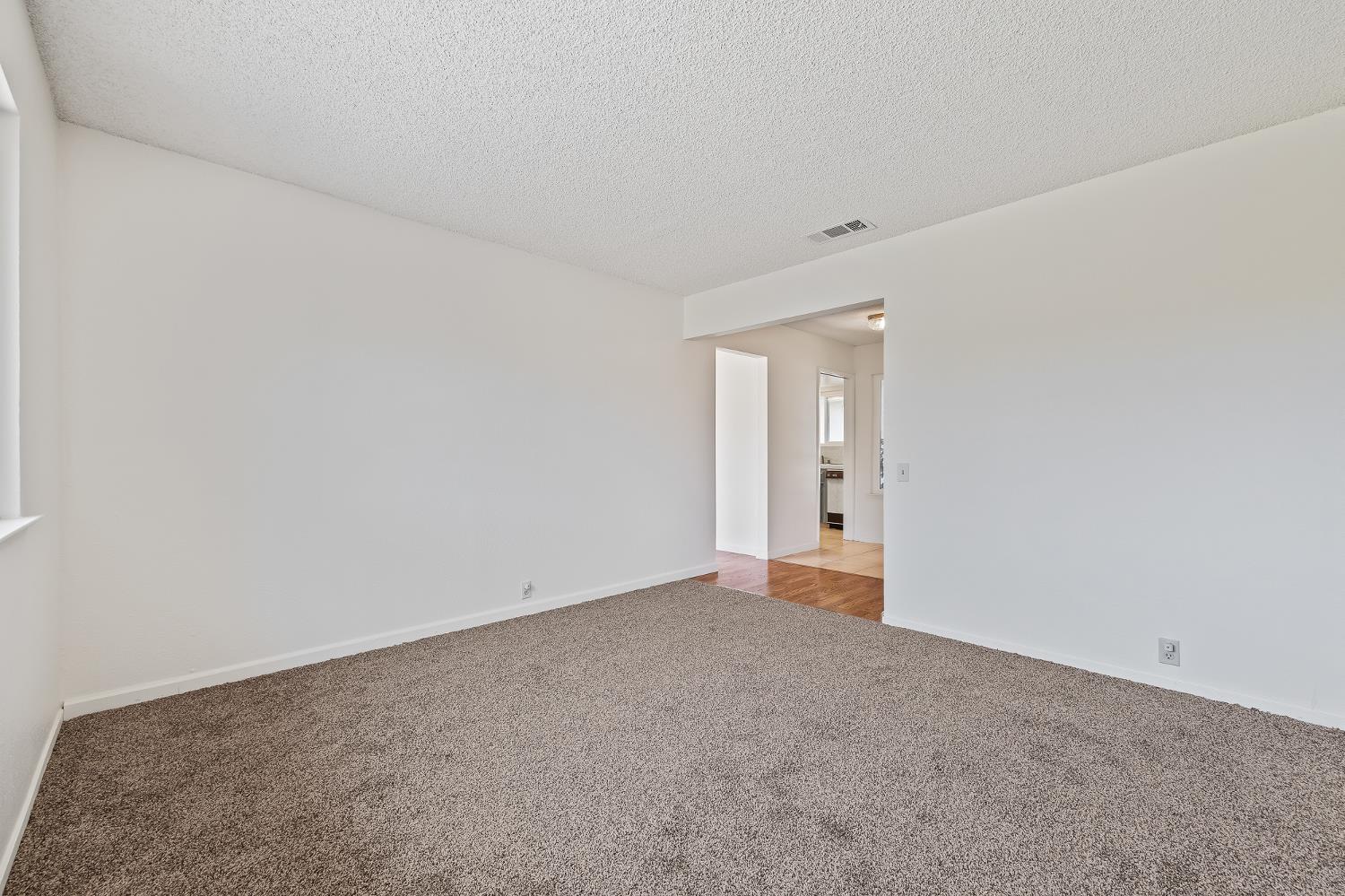 521 E Escalon Ave, Fresno, CA 93711