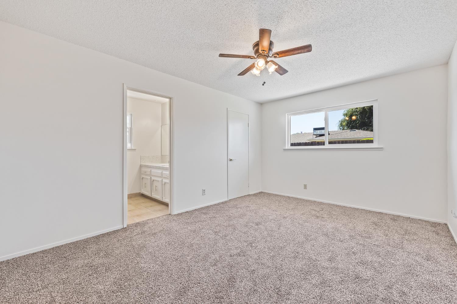 521 E Escalon Ave, Fresno, CA 93711
