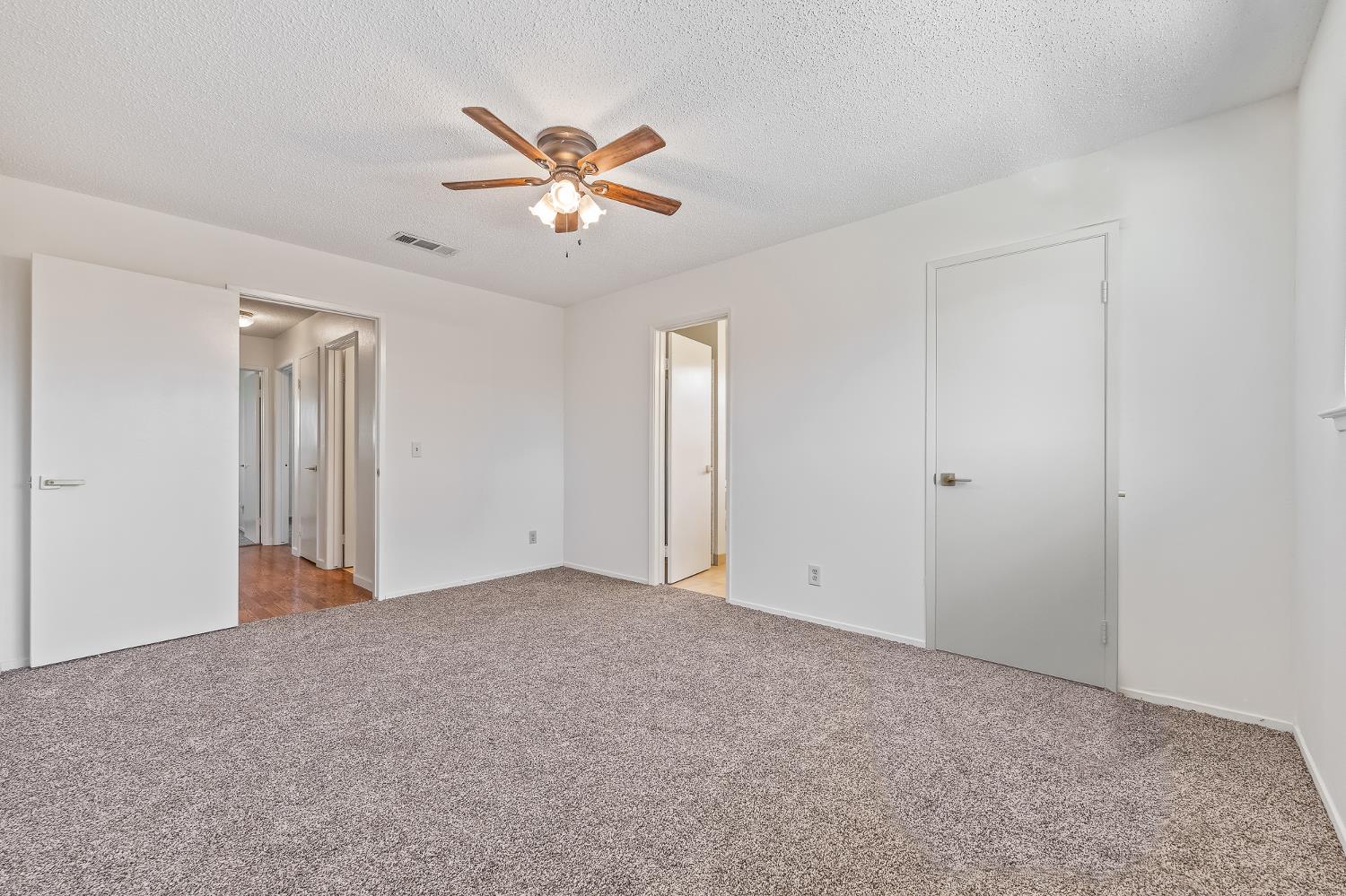 521 E Escalon Ave, Fresno, CA 93711
