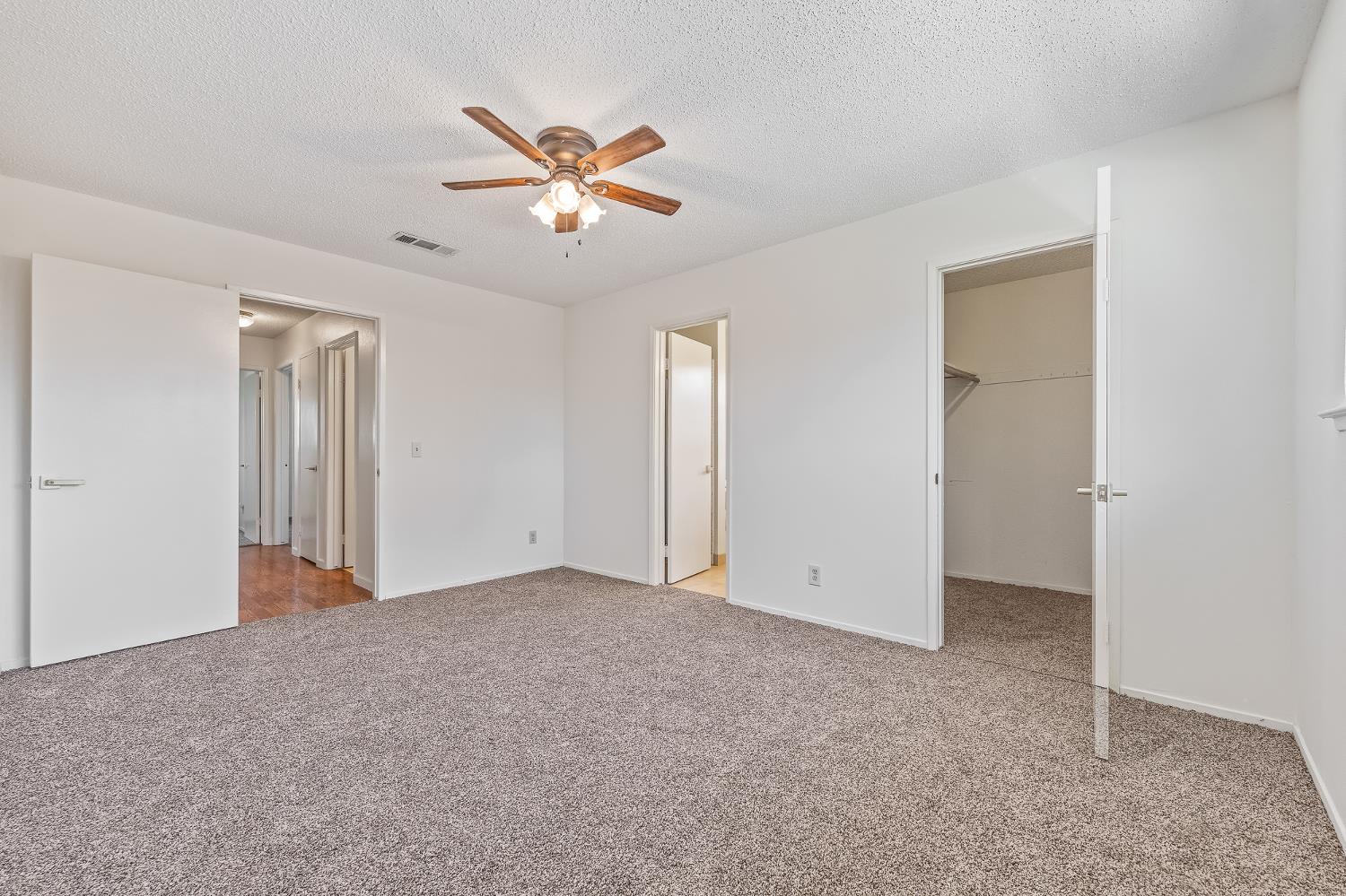 521 E Escalon Ave, Fresno, CA 93711