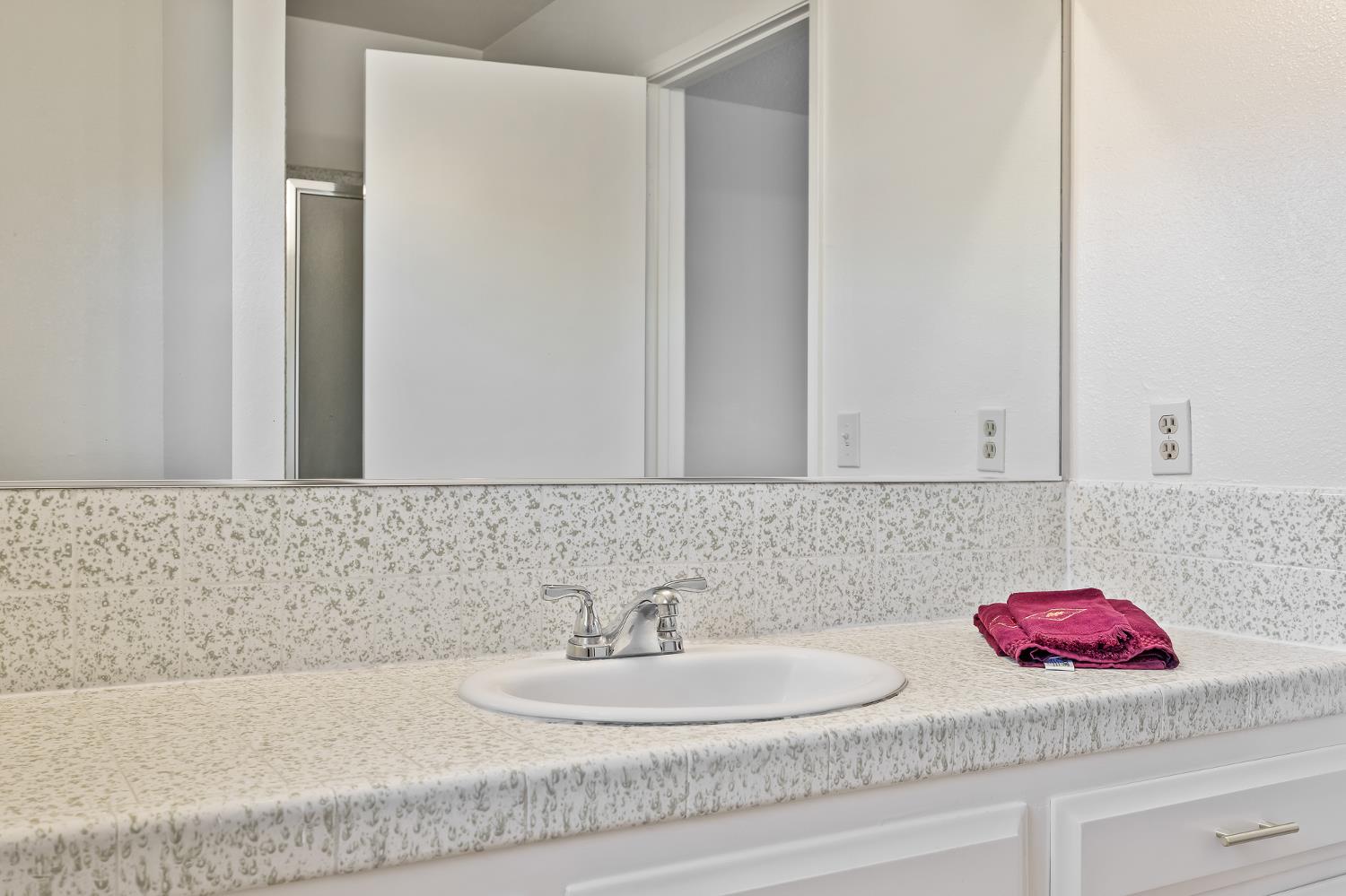 521 E Escalon Ave, Fresno, CA 93711
