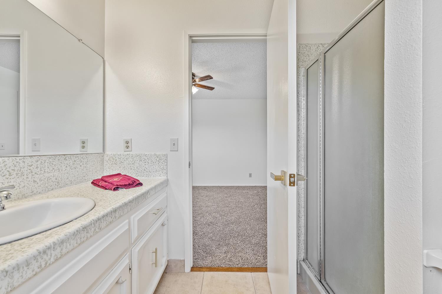 521 E Escalon Ave, Fresno, CA 93711