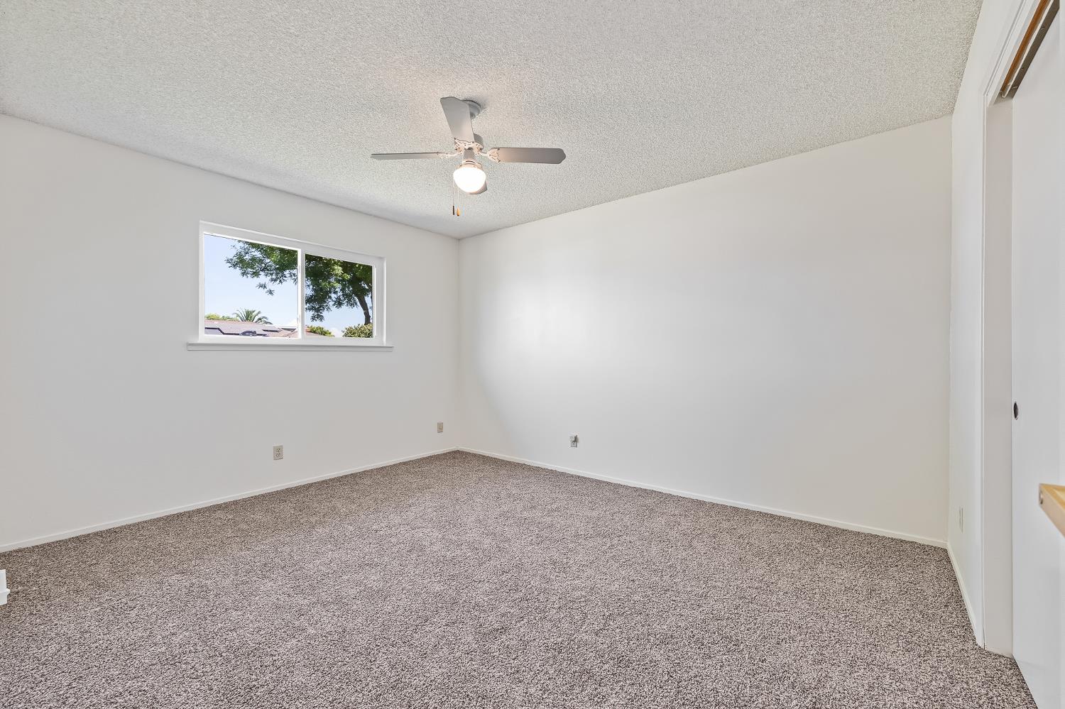 521 E Escalon Ave, Fresno, CA 93711