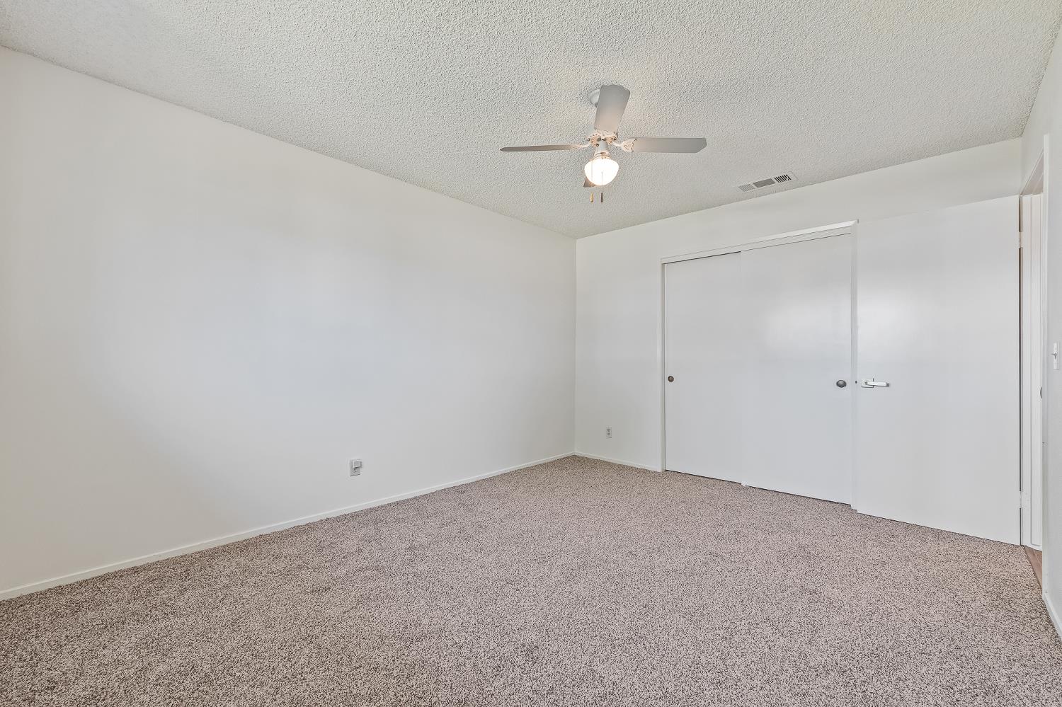 521 E Escalon Ave, Fresno, CA 93711