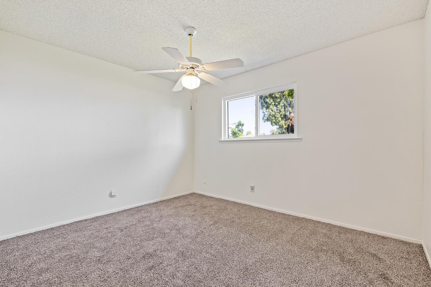 521 E Escalon Ave, Fresno, CA 93711