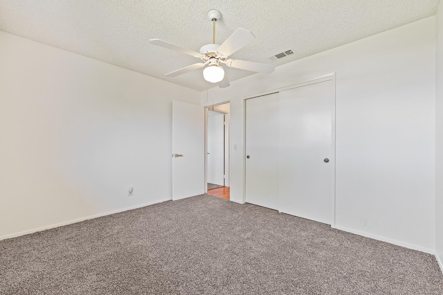 521 E Escalon Ave, Fresno, CA 93711