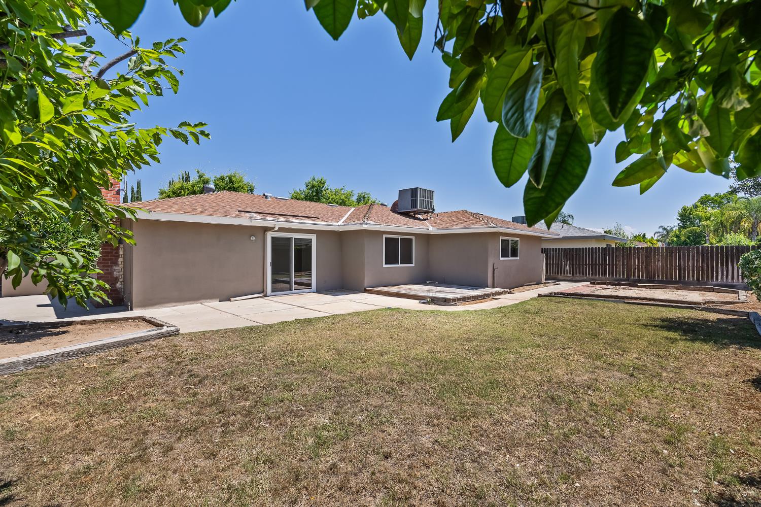 521 E Escalon Ave, Fresno, CA 93711