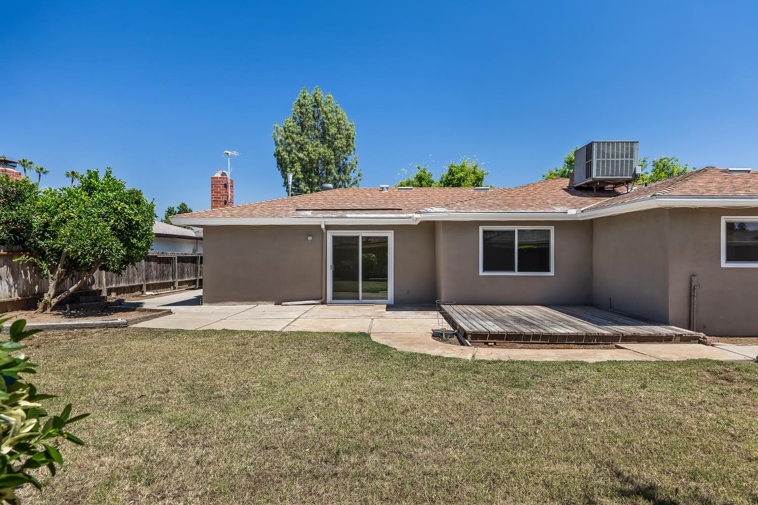 521 E Escalon Ave, Fresno, CA 93711